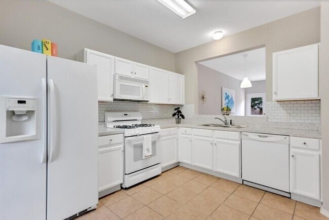 Building Photo - 23843 Single Oak St