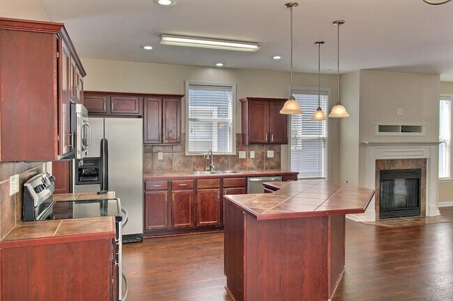 Building Photo - 1368 Island Town Dr