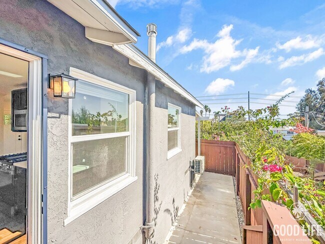 Building Photo - Stunning Full Renovated 1BD/1BA w/ New App...