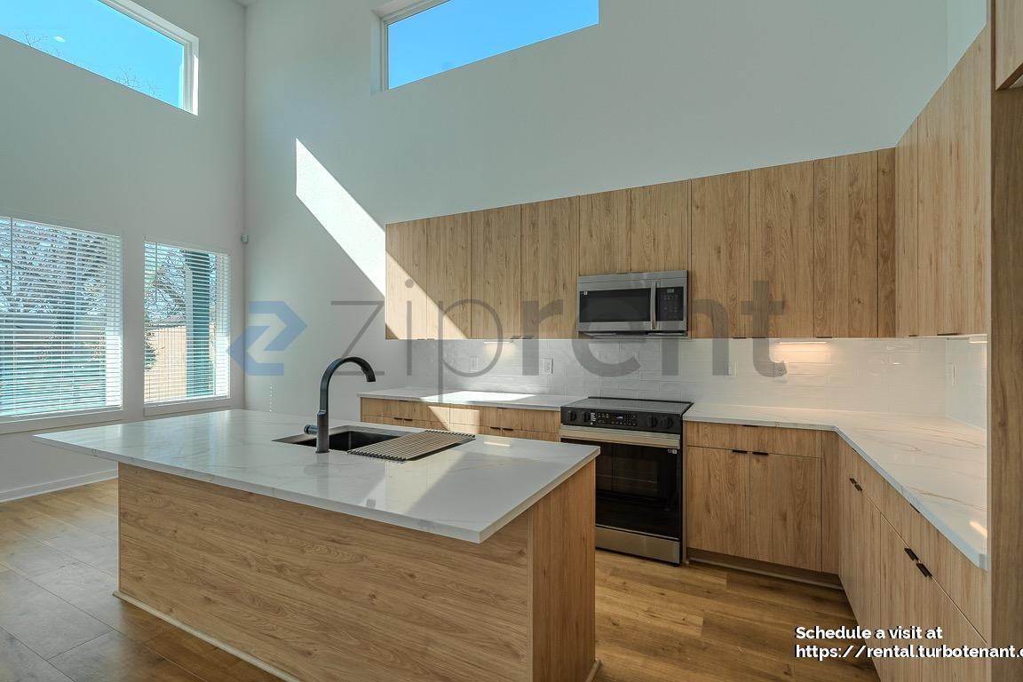 Building Photo - 5029 Van Fleet St