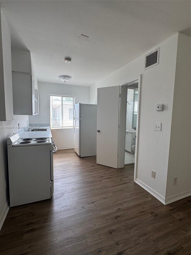 Building Photo - 660 NE 88th Terrace