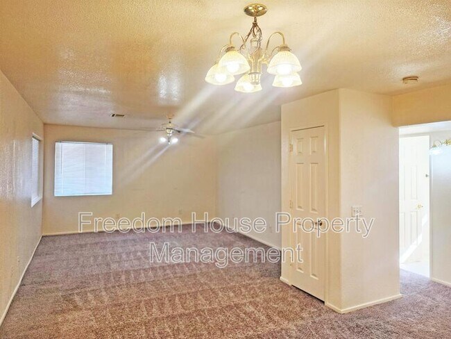 Building Photo - 2321 E Calvada Blvd