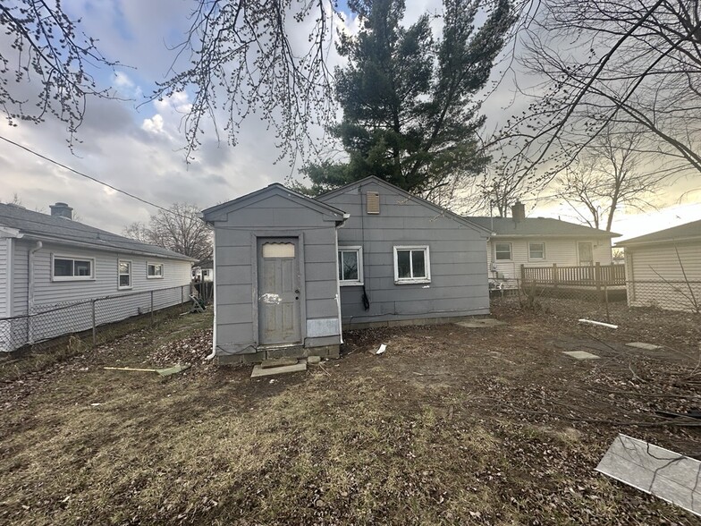 Rear - 32360 Carlisle Pky