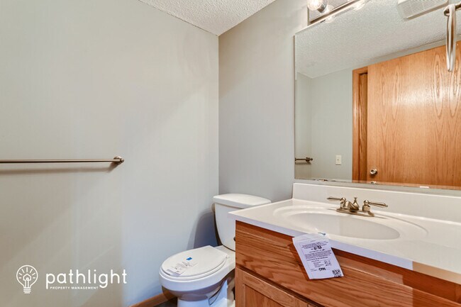 Building Photo - 1606 Geske Rd, Chaska, MN, 55318