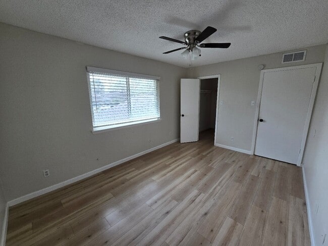 Building Photo - 5640 Birchmont Dr