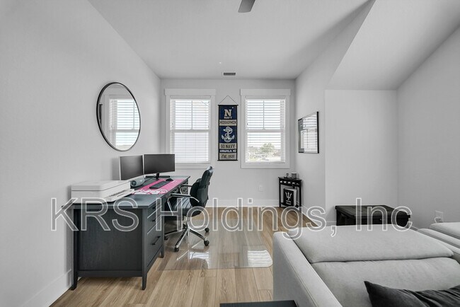 Building Photo - 629 Hayes Dr