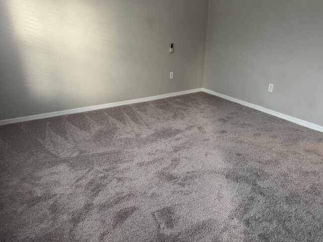 Building Photo - Fully Remodeled 3-Bed, 2.5-Bath Townhouse