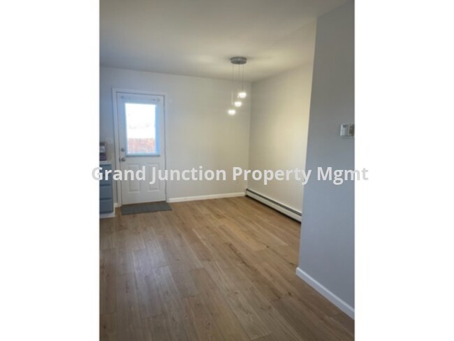 Building Photo - Completely Remodeled Townhome