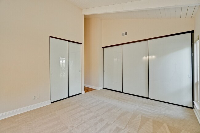 Building Photo - 3 bedroom 2 bath Townhome - Greenmeadow Neighborhood Palo Alto!  $6800