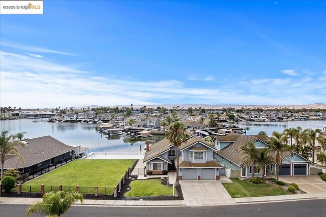 Building Photo - 5752 Drakes Dr