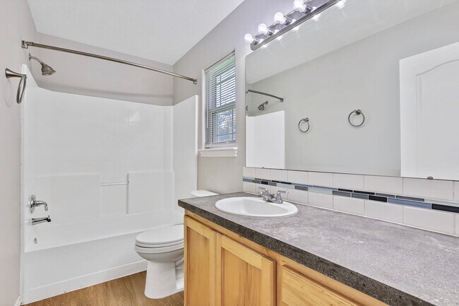 Building Photo - Spacious Updated 3 Bedroom, 2 Bath home in...