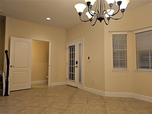 Building Photo - 13218 Fountainbleau Dr