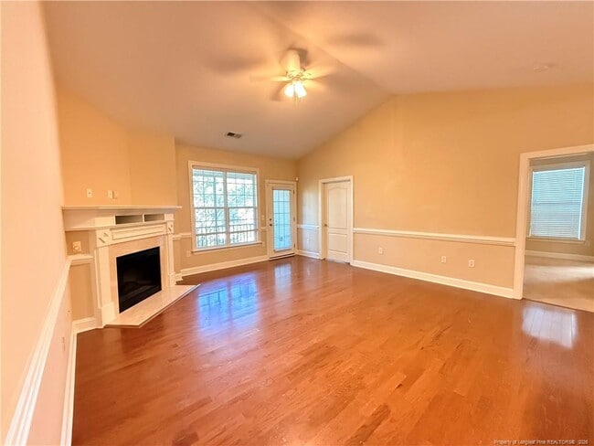 Building Photo - 185 Gallery Dr