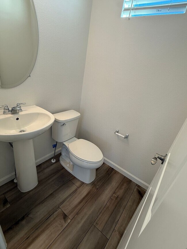 Building Photo - BRAND NEW 3 bedroom townhome in Castle Pines!