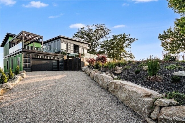 Building Photo - 398 Scofield Mountain Rd