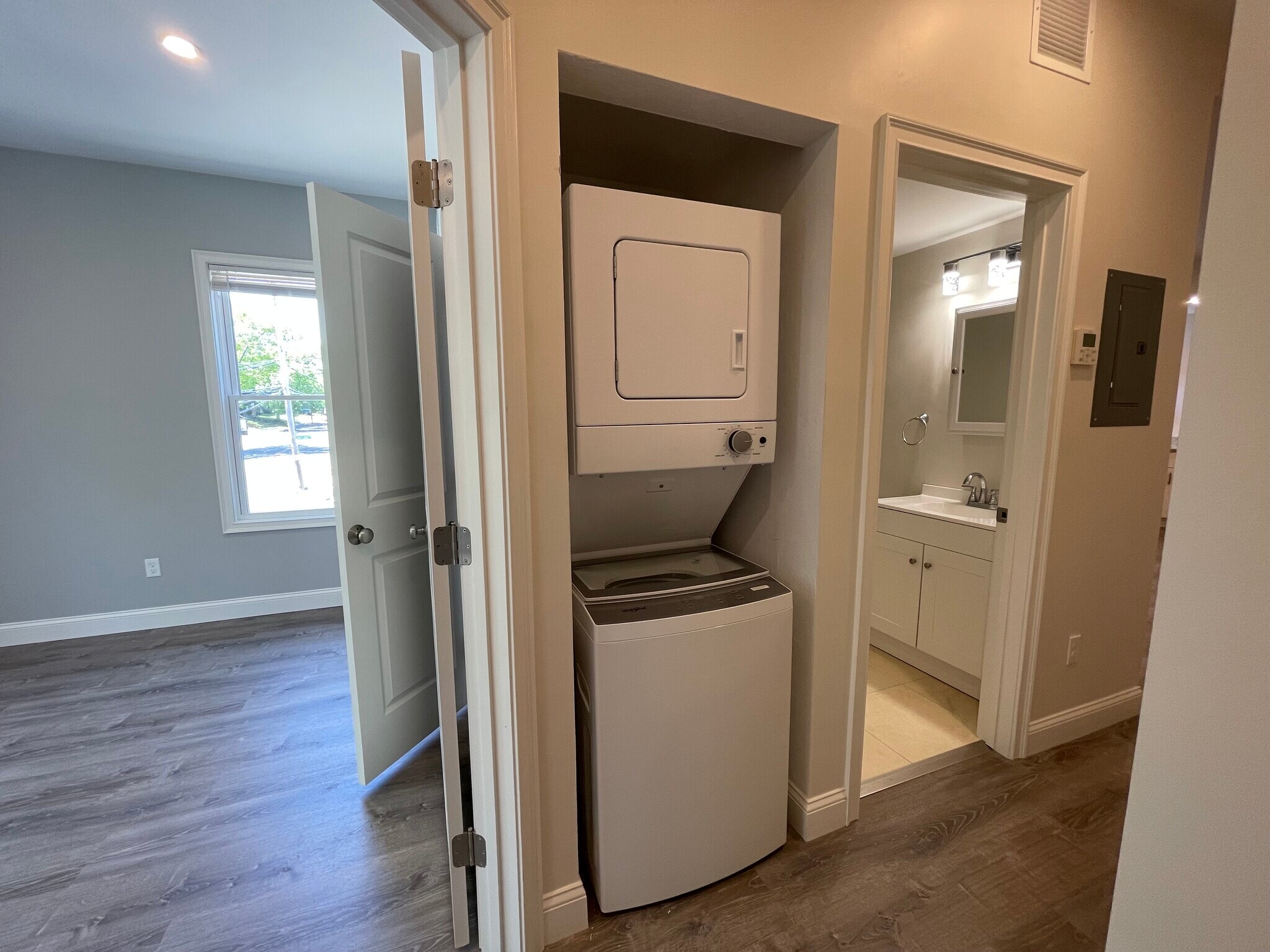 Building Photo - 120 Pitman St