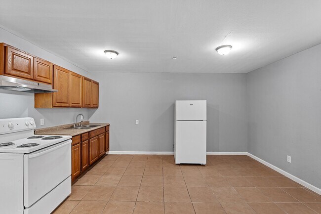 Building Photo - 1820 E Texas St