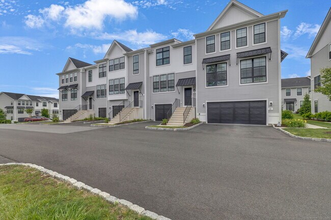 Building Photo - 8 Brentwood Cir
