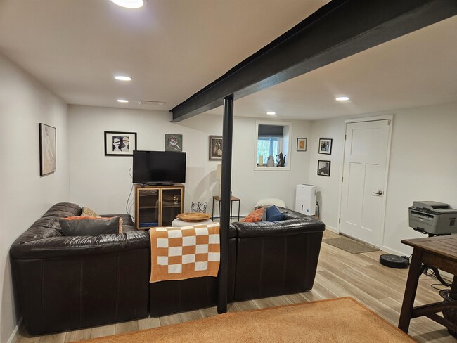 Building Photo - 13 Mitchell Rd