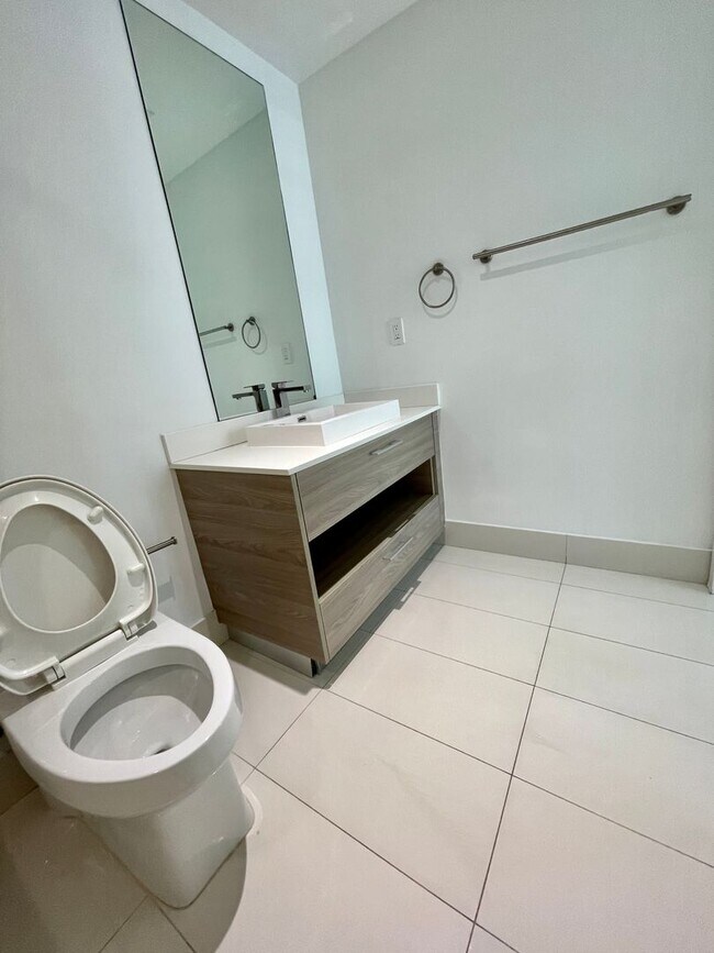 Building Photo - Luxury 1BR Condo at Dua Miami / SLS Brickell