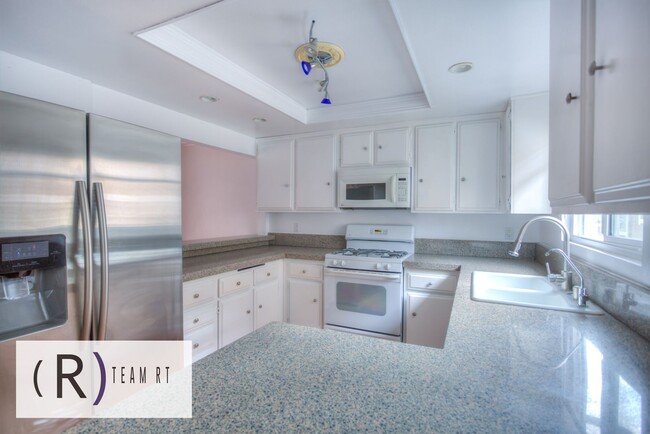 Building Photo - Remodeled  2bedroom and 2bathroom Condo Un...