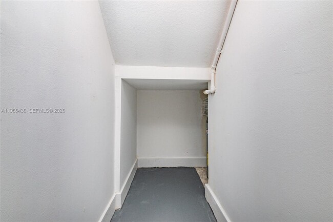 Building Photo - 2819 Coconut Ave