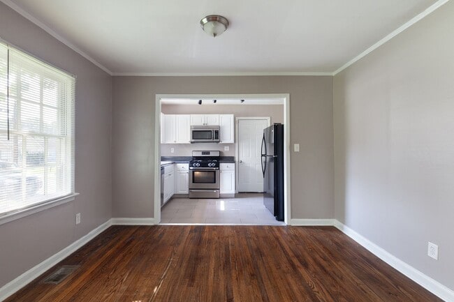 Building Photo - Charming Renovated Bungalow in Grove Park ...