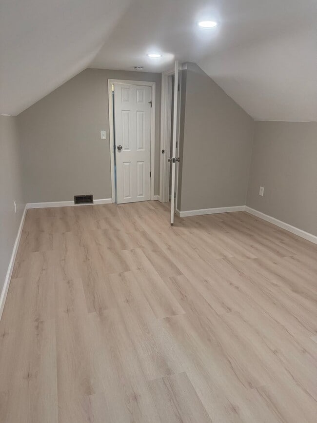 Building Photo - Adorable 4 Bed 1 bath Baldwinsville Cottage