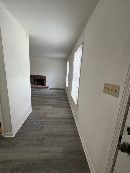 Building Photo - 424 Tarragon Wy SW