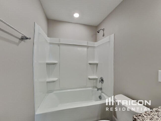 Building Photo - 217 Cliffview Dr