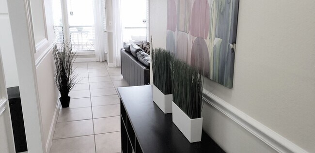 Building Photo - Beautiful  Furnished 1/1 condo x Rent  in Winter Park Next to Full Sail University !