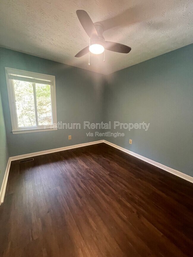 Building Photo - 2564 Timberly Dr SE