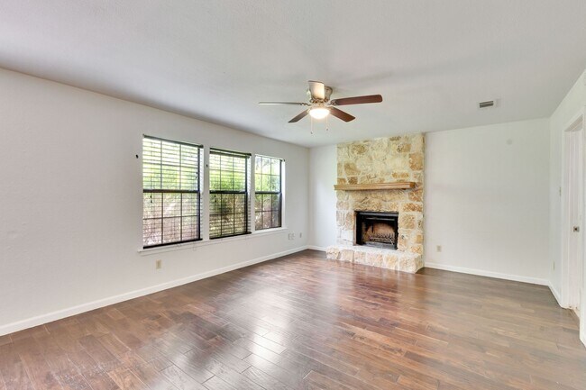 Building Photo - Great 3 bedroom home in South Austin!