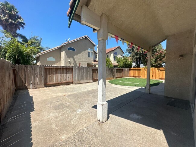 Building Photo - 325 Melbourne Dr