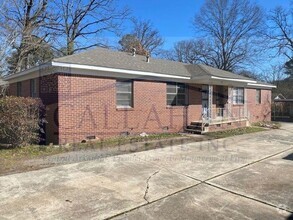 Building Photo - 2 Bedroom Off University