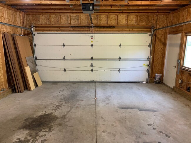 Building Photo - 1002 Webster St