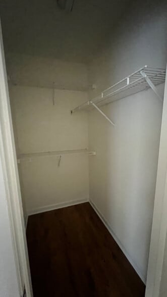 Building Photo - Room in Condo on Collegiate Cir