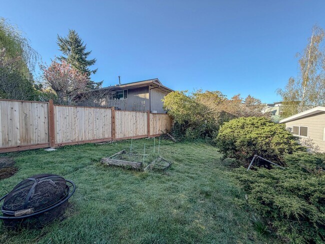 Building Photo - 3221340