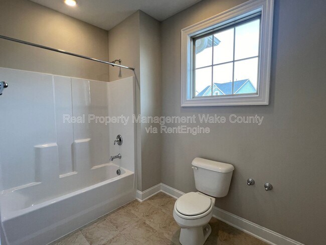 Building Photo - 1351 Gilwood Dr