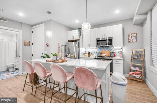 Primary Photo - 1144 Frankford Ave