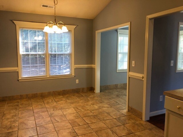 Building Photo - 905 Lowry Ct