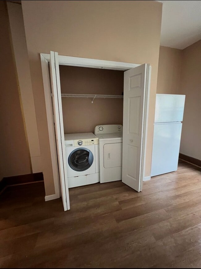 Building Photo - Spacious 5 Bedroom, 2 Bath available for the 2026 - 2027 school year - **The price is for whole u...