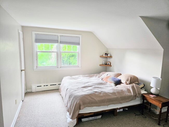 king size bedroom - 312 Anita Ln