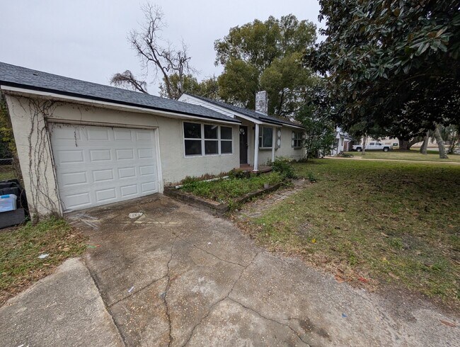 Building Photo - 5058 Polaris St