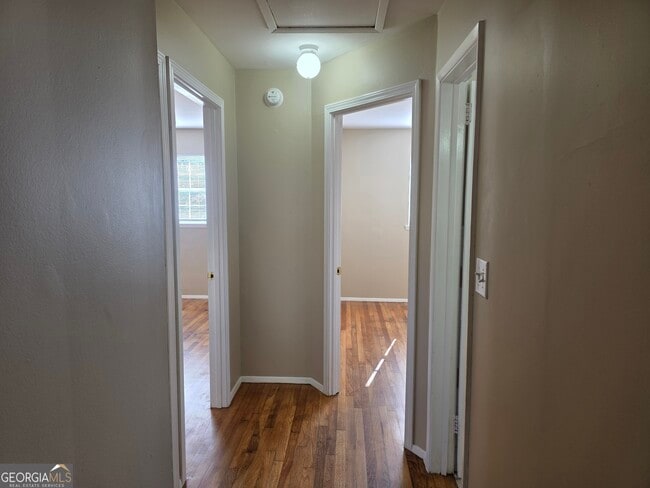 Building Photo - 407 W 9th St