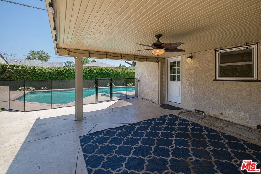 Building Photo - 826 Crestfield Dr