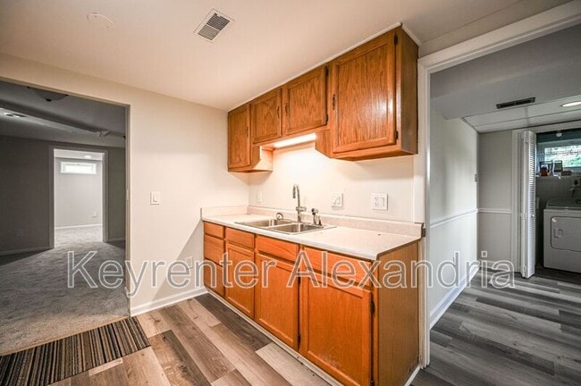 Building Photo - 2826 James Dr