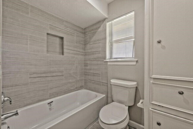 Building Photo - 23906 Spring Towne Dr