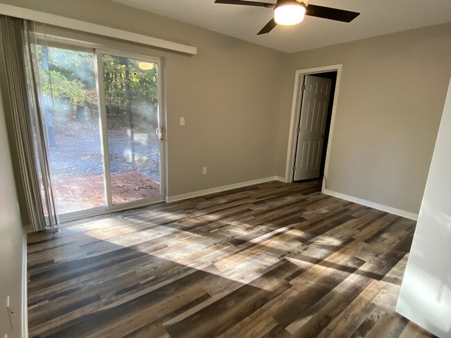 Building Photo - 1207 Red Bud Ave