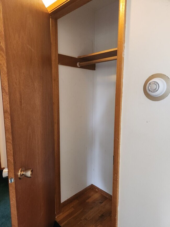 Building Photo - b1810